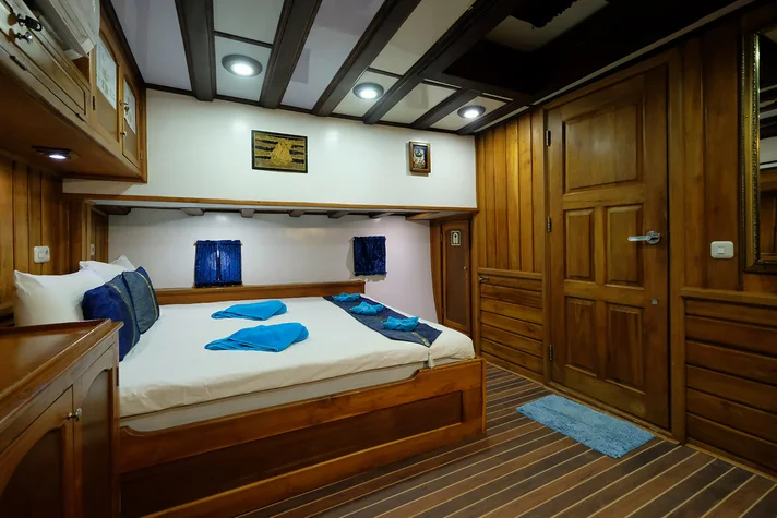 Double cabin