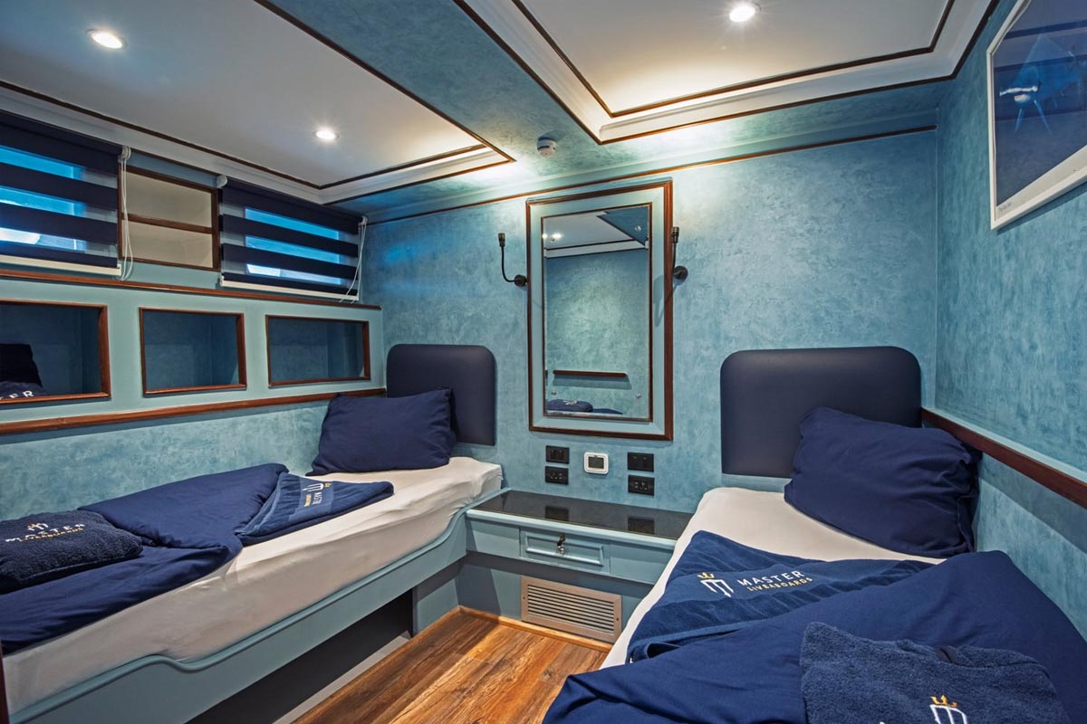 Classic twin cabin