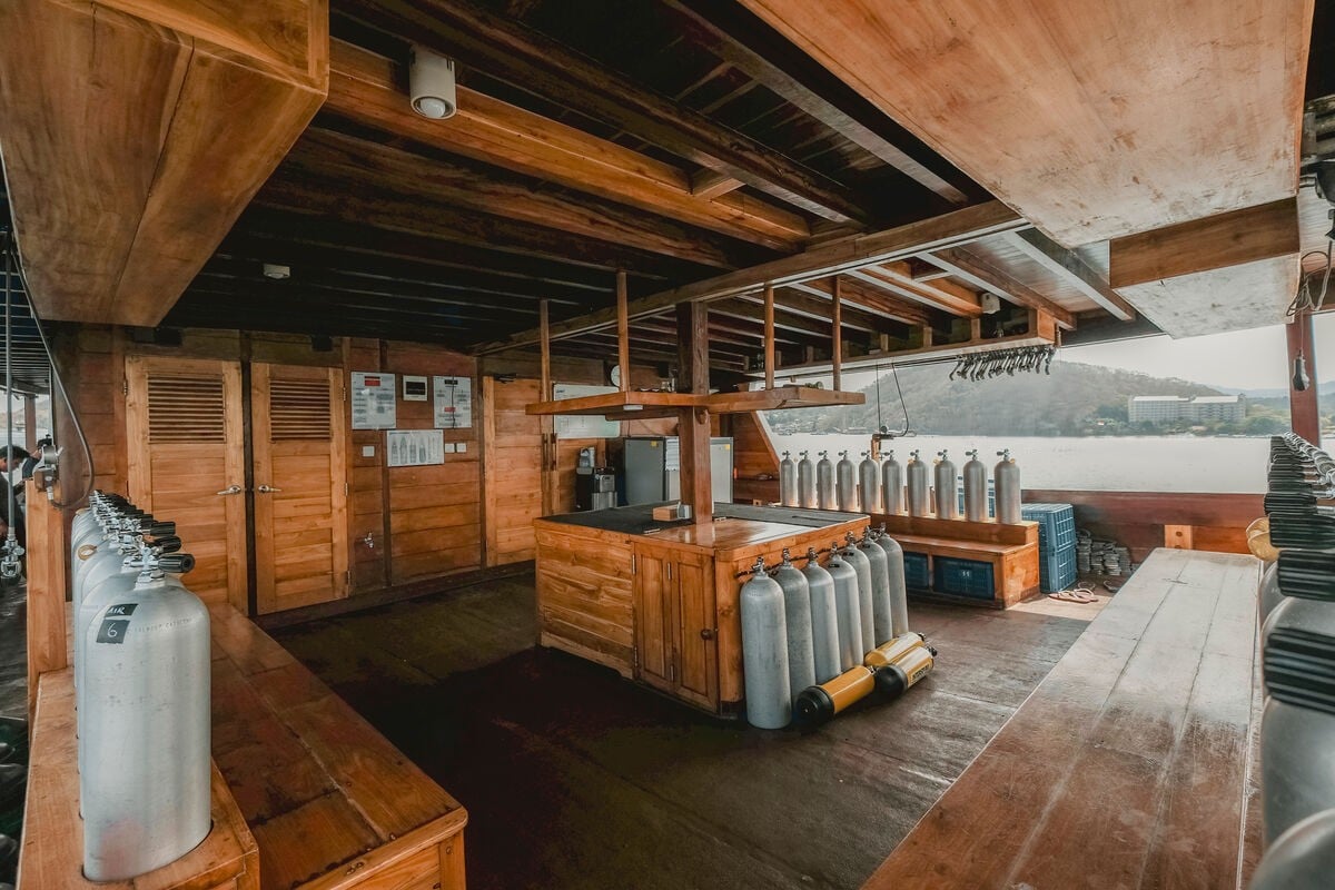 Spacious dive deck
